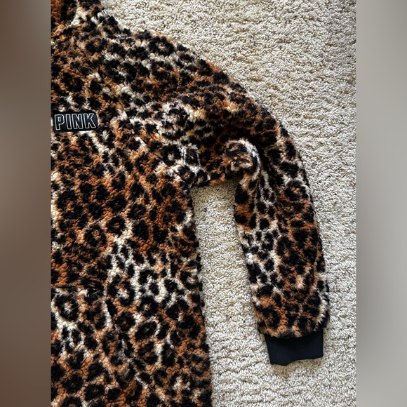 Victorias Secret Cheetah Fleece - Picture 4 of 10